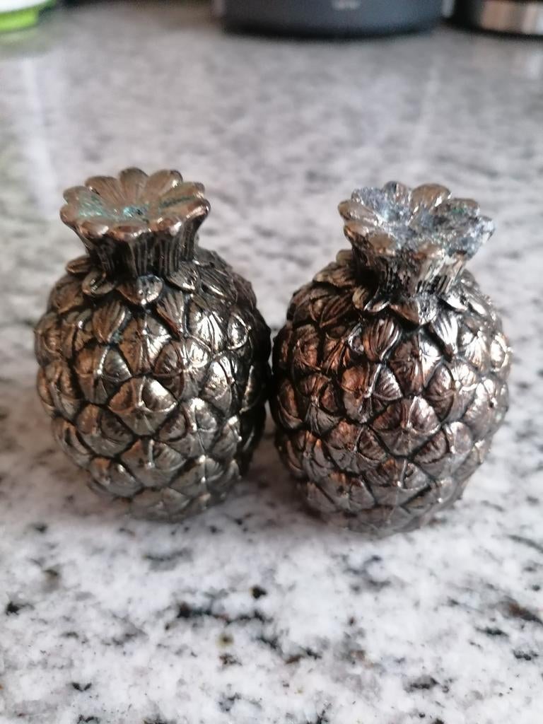 Peper en zout vaatjes, Enlèvement