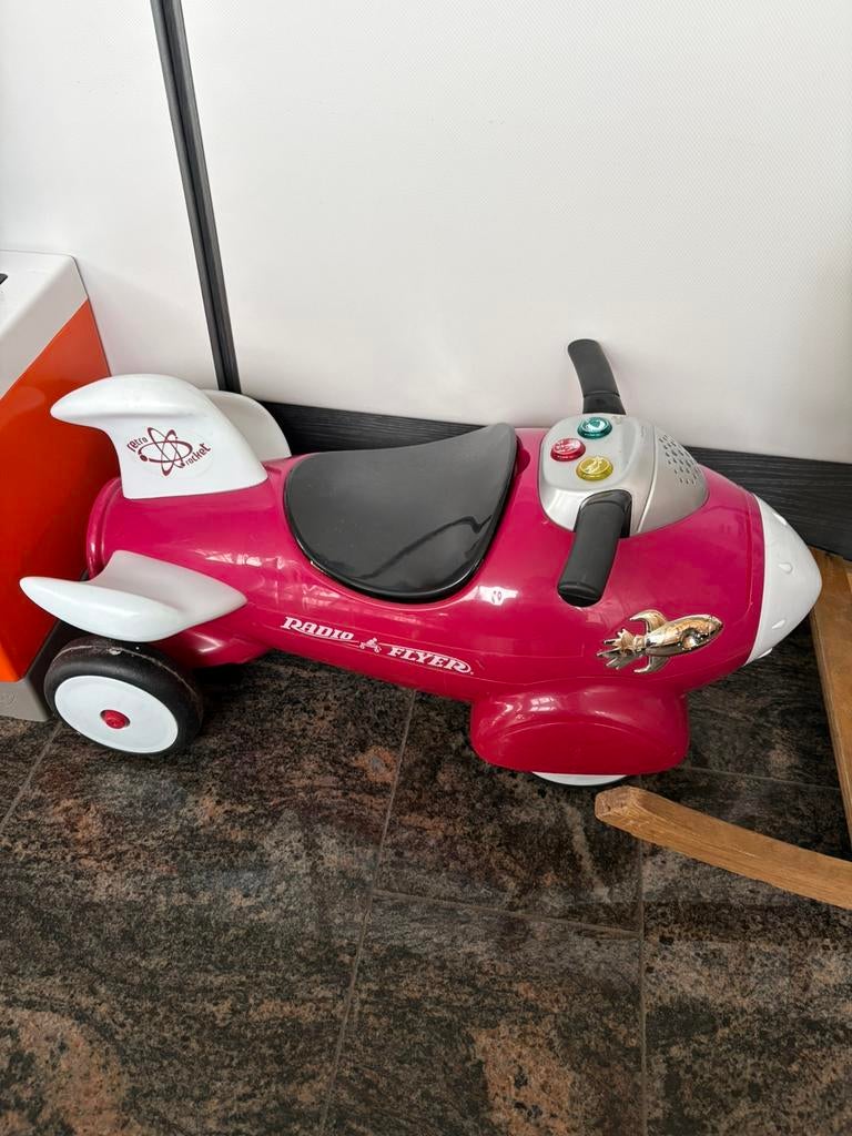 Speelgoed raket auto voor kindjes, Ophalen, Gebruikt