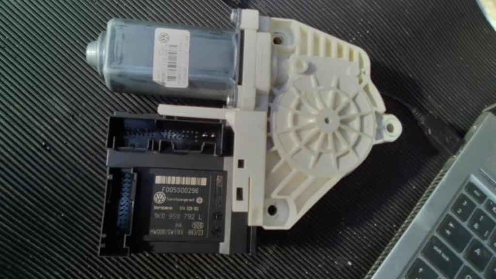 Moteur lève vitre avant droit VW Passat 2005-2010 LP/14323, Enlèvement, Utilisé