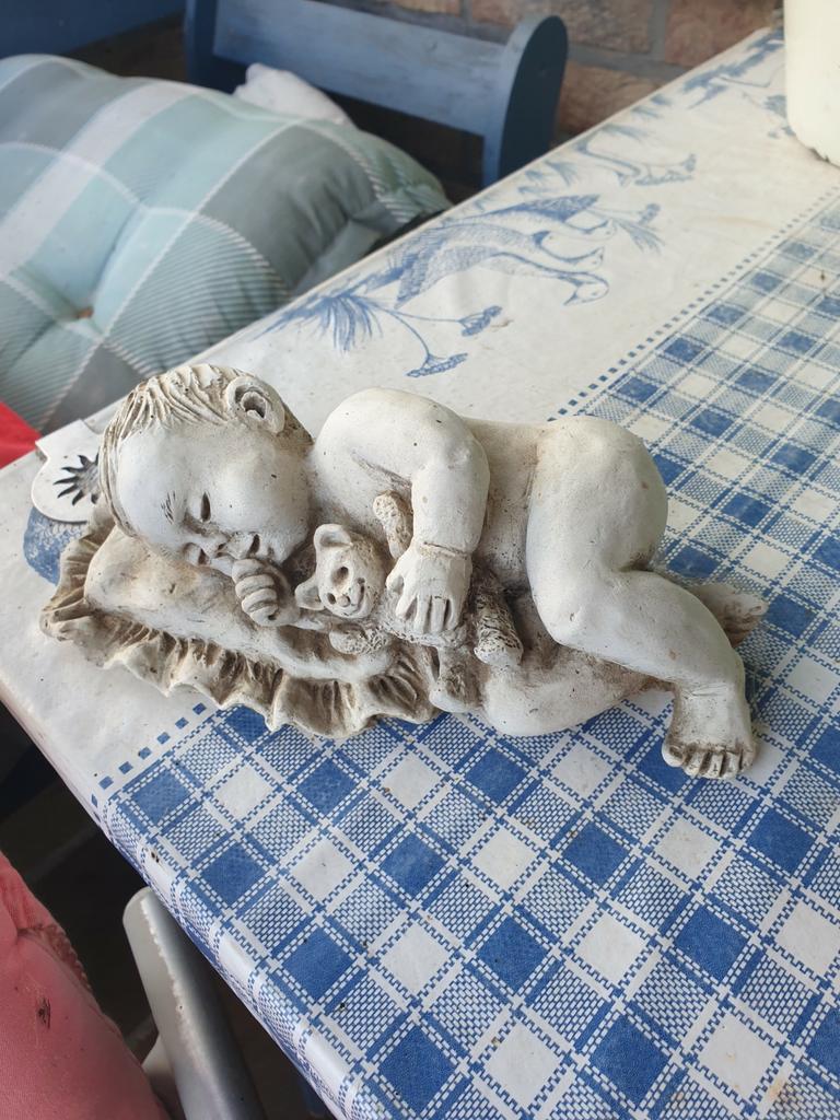 Stenen beeldje , slapende baby, Ophalen of Verzenden, Zo goed als nieuw