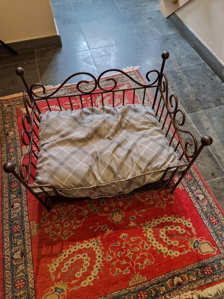 Lit pour chien en fer forgé fait main, Enlèvement, Neuf