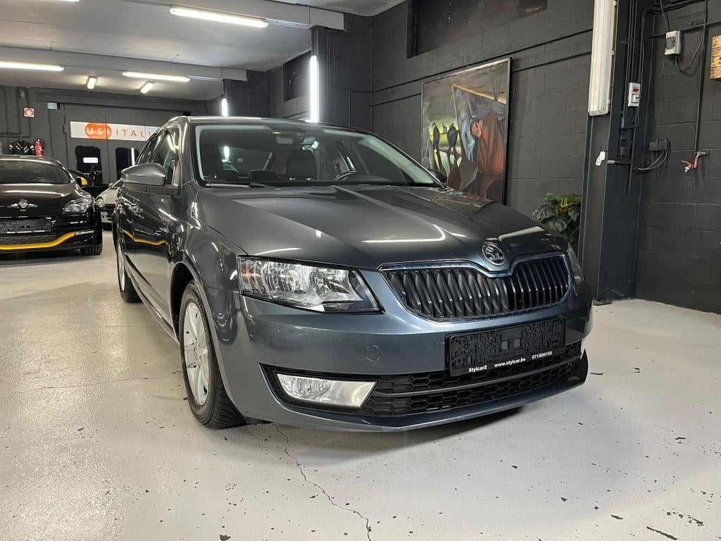 SKODA OCTAVIA **AMBITION** 12 MOIS DE GARANTIE, Auto's, Skoda, Stof, Parkeersensor, 1600 cc, Bedrijf