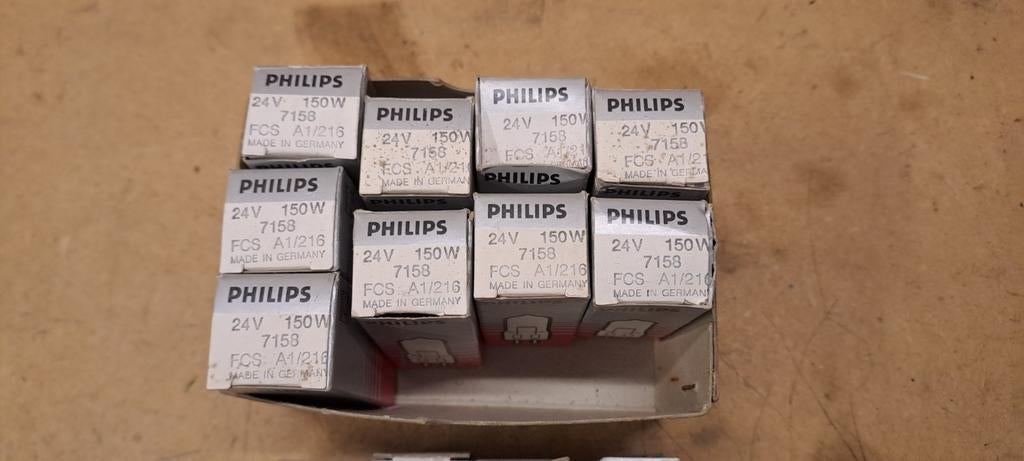 Halogeen lampen Philips 24v. 150w.7158 FCS, Ophalen of Verzenden, Zo goed als nieuw, Philips