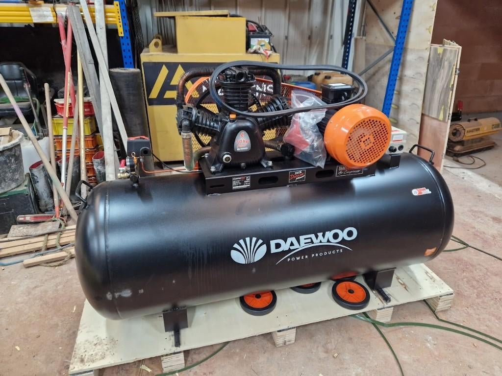 Compressor Daewoo DAAX500L  NIEUW !, Doe-het-zelf en Bouw, Compressors, Ophalen, 800 liter/min of meer, Nieuw, Mobiel