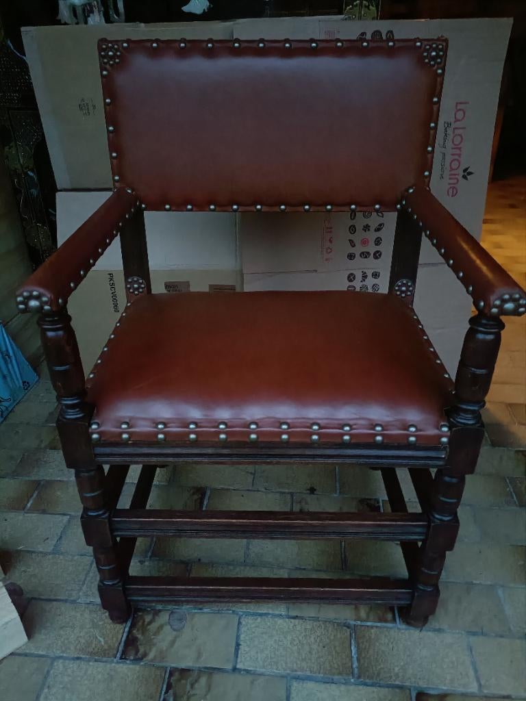 Antieke kasteelstoel, kerstman zetel, bruinrood meubel, Enlèvement