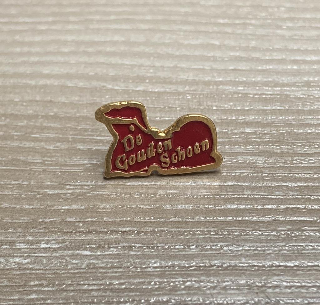 PIN - DE GOUDEN SCHOEN, Verzamelen, Speldjes, Pins en Buttons, Verzenden, Gebruikt, Overige onderwerpen, Speldje of Pin