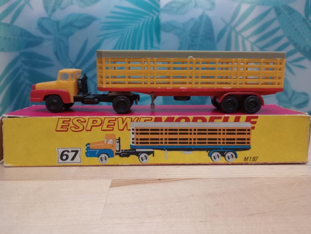 Camion bétaillère Espewe UNIC Izoard 1/87, Enlèvement ou Envoi, Utilisé, Bus ou Camion