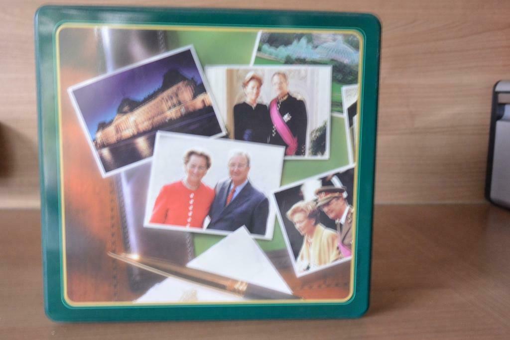 Metalen koekendoos Koning Albert en Koningin Paula., Verzamelen, Ophalen of Verzenden, Zo goed als nieuw, Koek(jes), Verkade