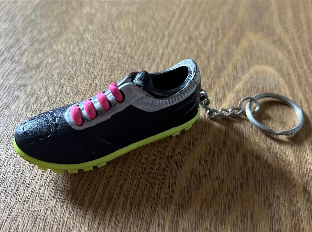 Sleutelhanger voetbalschoen, Verzamelen, Ophalen of Verzenden, Zo goed als nieuw, Sport
