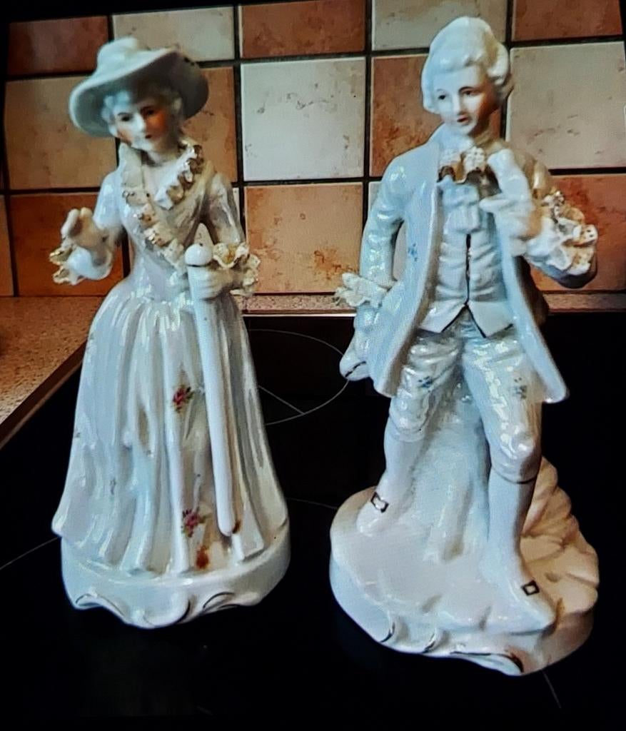 2 statues en porcelaine, Antiquités & Art, Enlèvement ou Envoi