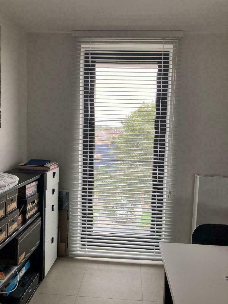 2 x Jaloezie zonnewering raam Louverdrape, aluminium, wit, Huis en Inrichting, Stoffering | Gordijnen en Lamellen, Ophalen, 200 cm of meer