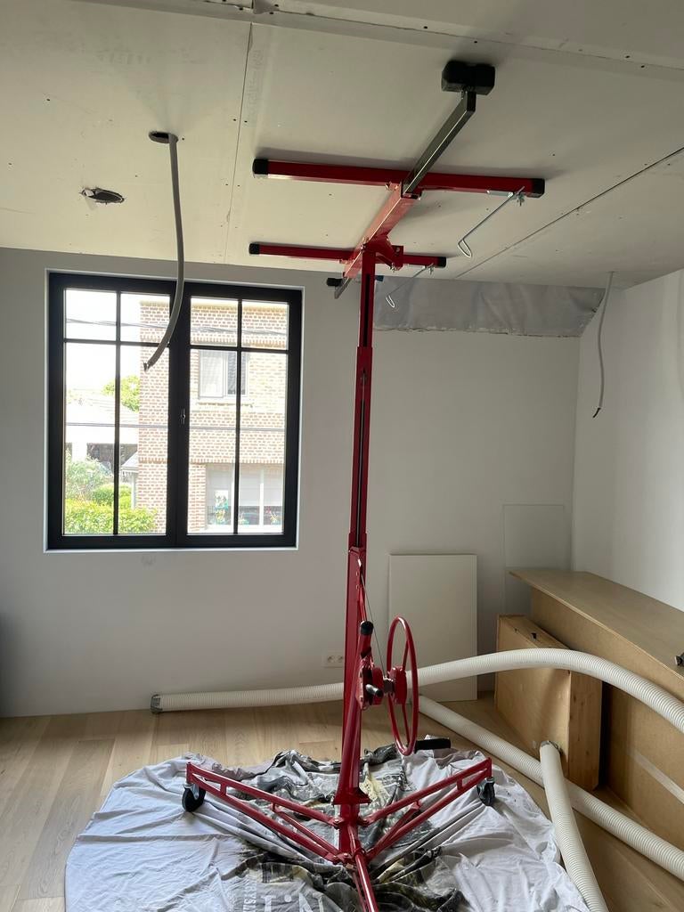 Gyproc Lift te huur, Ophalen, Zo goed als nieuw