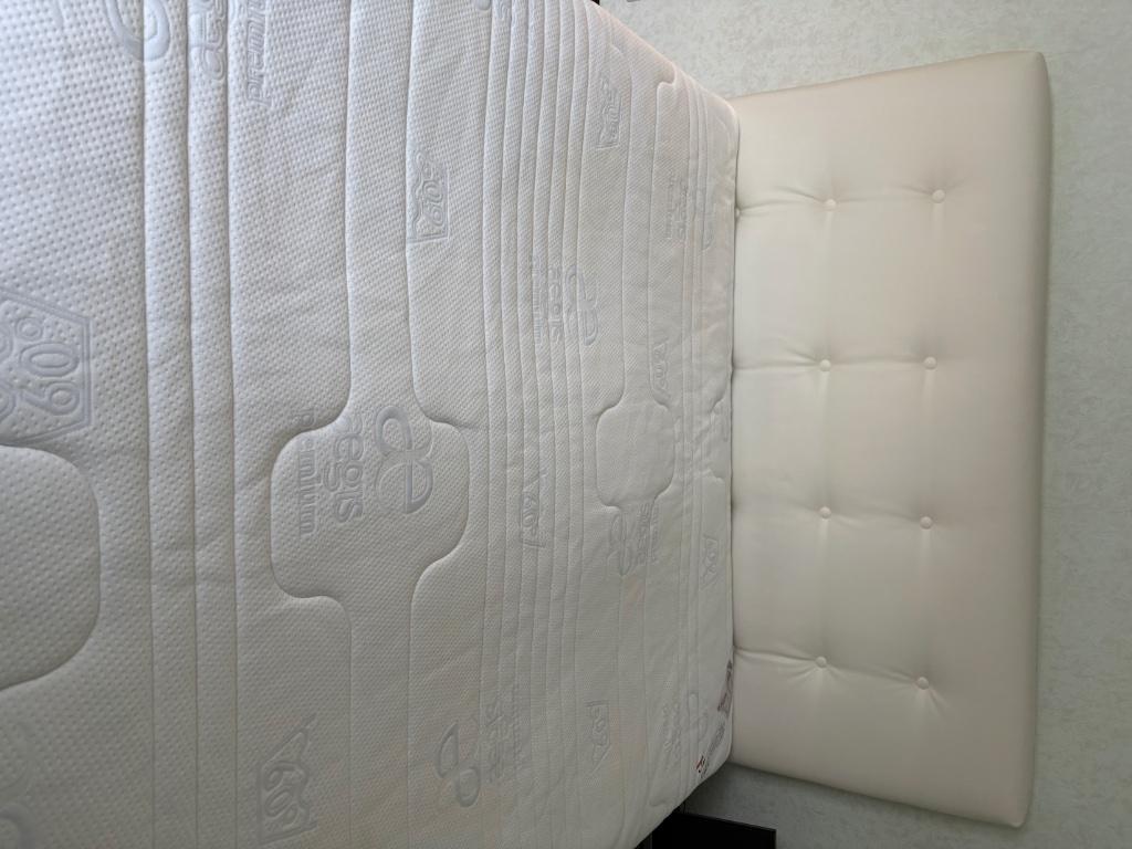Bed, Maison & Meubles, Chambre à coucher | Lits, Comme neuf, Deux personnes, 180 cm, 200 cm, Autres matériaux, Blanc, Enlèvement