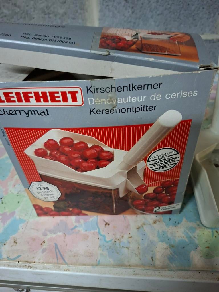 Kersenontpitter, Ophalen
