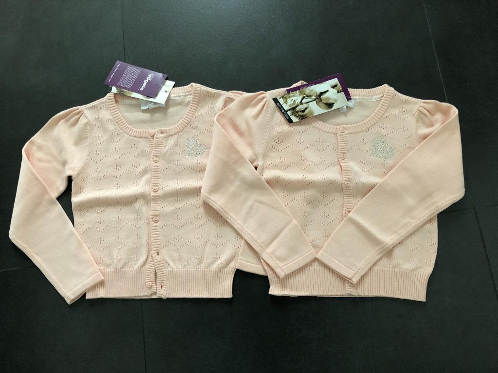 2x roze gilet Charles Vogele - maat 122 (Tweeling) - Nieuw, Neuf, Enlèvement ou Envoi, Pull ou Veste, Charles Vogele