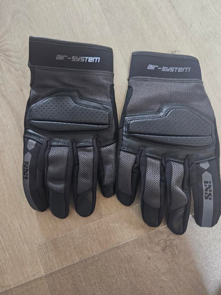 Motor handschoenen, Ophalen, Handschoenen