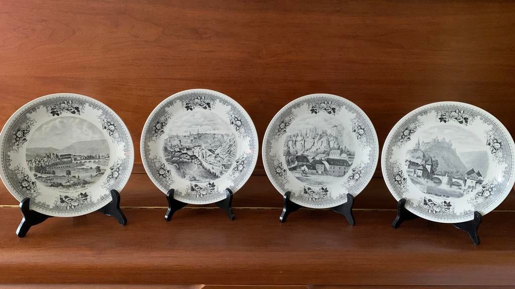 Villeroy € Boch. Assiettes avec support en bois., Antiquités & Art, Enlèvement