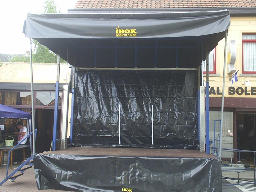 Mobiel podium 4m x 4x50m, Ophalen
