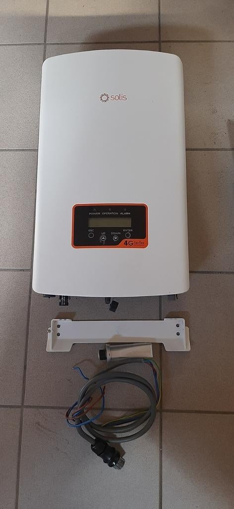 Solis monofasige omvormer 2Kwh, Doe-het-zelf en Bouw, Zonnepanelen en Toebehoren, Ophalen, Zo goed als nieuw