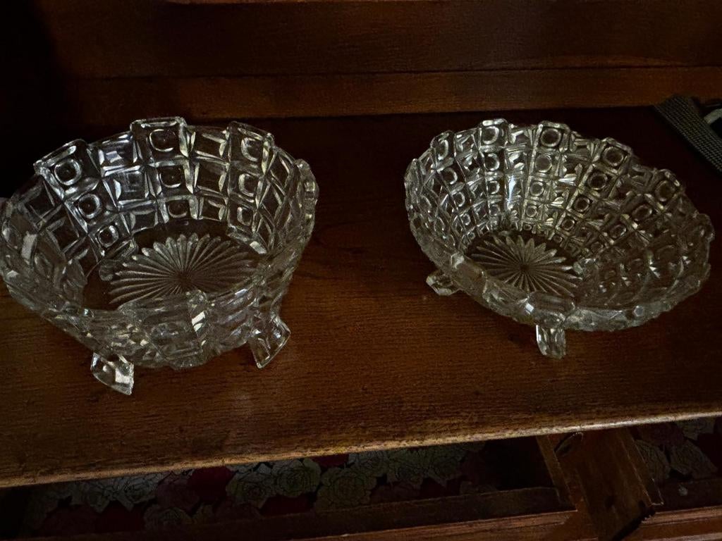 Glazen fruitkom, 2 stuks, op poten, mooi bewerkt, Antiek en Kunst, Antiek | Glaswerk en Kristal, Ophalen