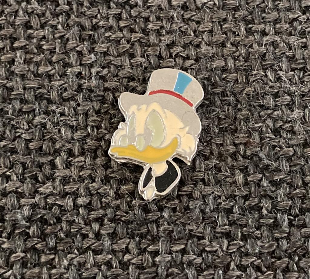 PIN - DISNEY - DAGOBERT DUCK - DONALD DUCK, Verzamelen, Verzenden, Gebruikt, Figuurtje, Speldje of Pin