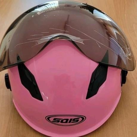 Splinternieuwe helm, Ophalen, Zo goed als nieuw
