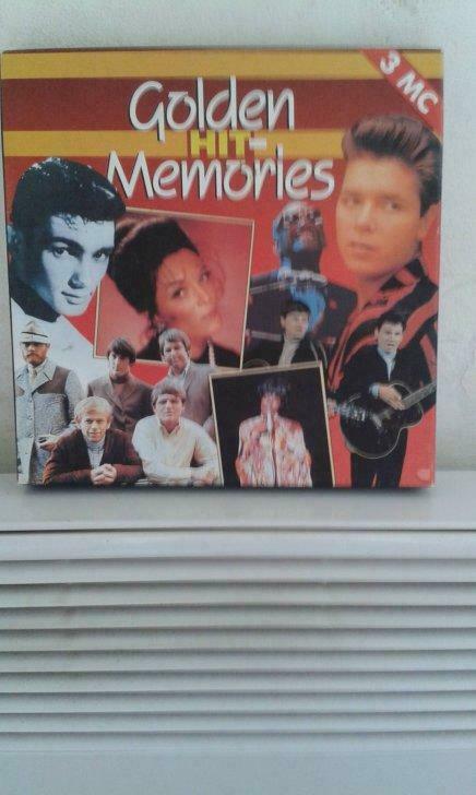 doos met 3 musiccassettes : Golden hit memories, Diversen, Ophalen of Verzenden, Gebruikt