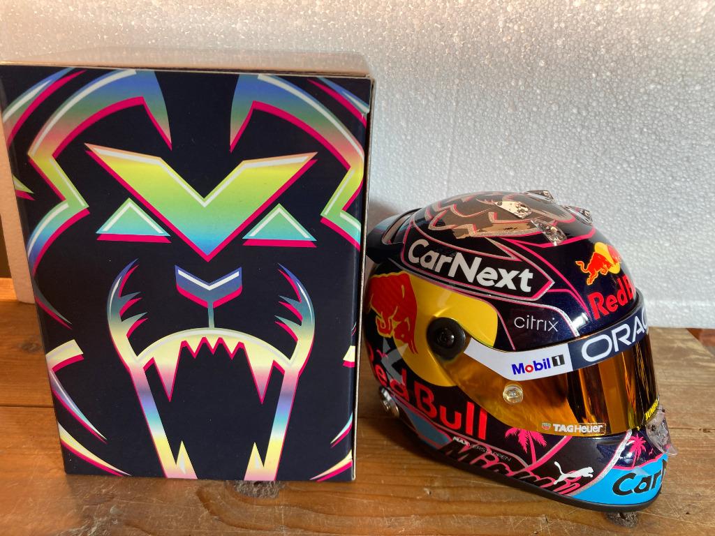 Max Verstappen 1:2 helm 2022 Miami Fanshop Red Bull RB18, Enlèvement ou Envoi, Neuf, ForTwo