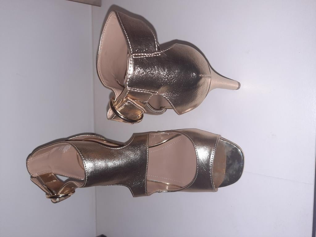 Goudkleurige pumps maat 38, Ophalen of Verzenden, Nieuw, Pumps