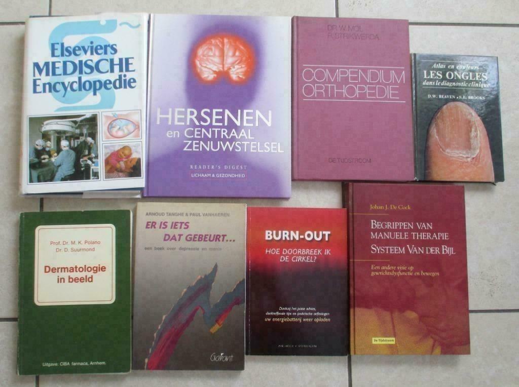 8 grands livres médicaux, Enlèvement ou Envoi, Comme neuf