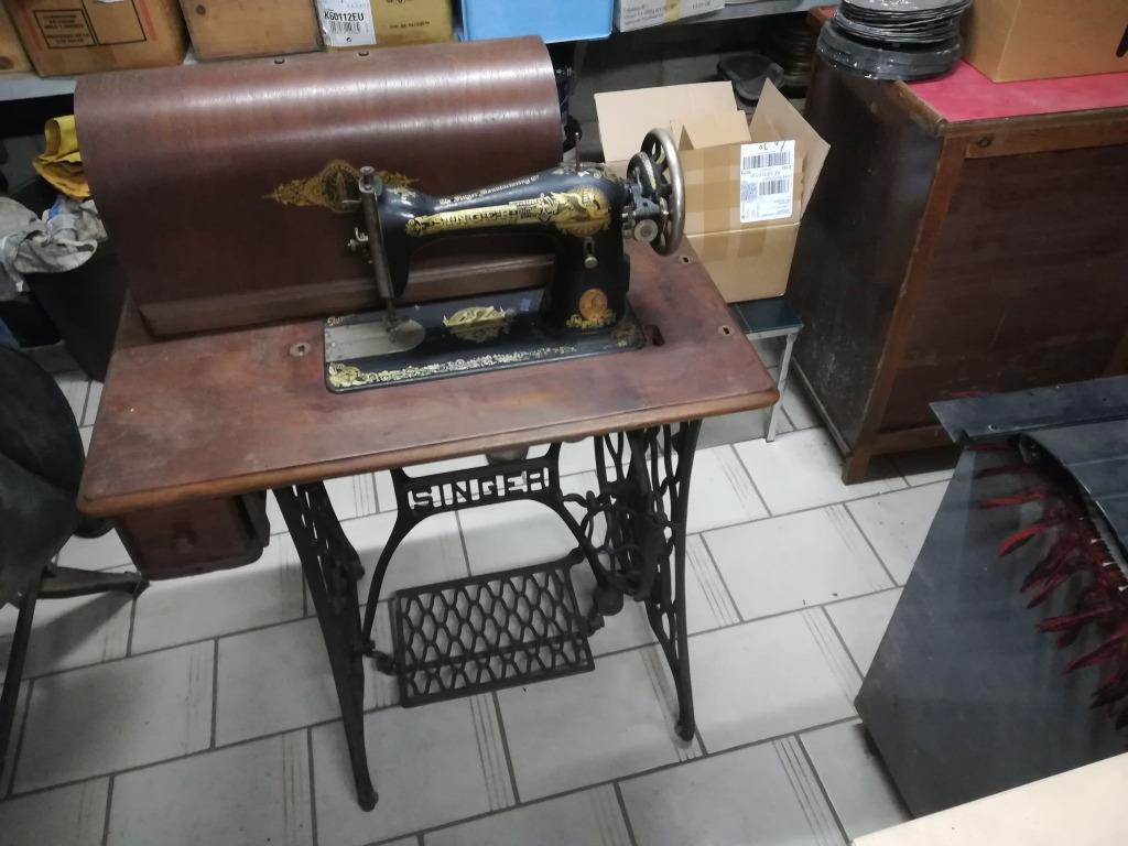 Oude naaimachine SINGER, Ophalen