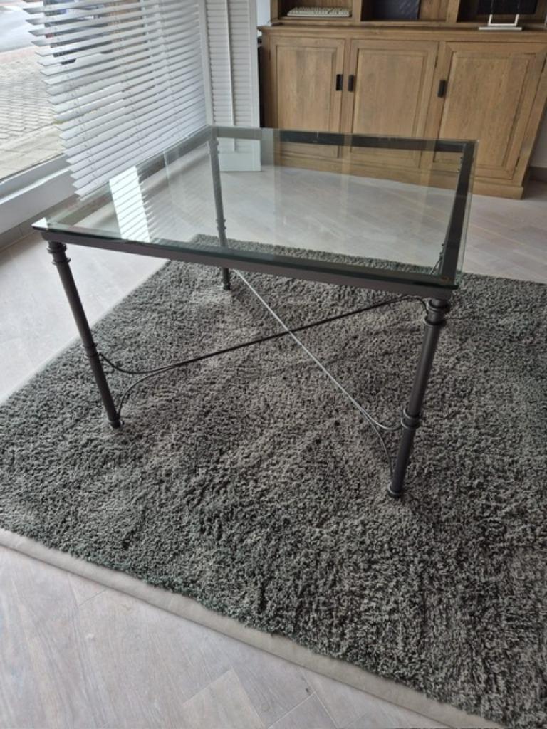 smeedijzeren tafel met glazen blad, Huis en Inrichting, Tafels | Salontafels, Ophalen, Klassiek, modern, 50 tot 100 cm, Vierkant
