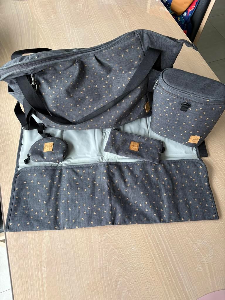 Verzorgingstas met toebehoren, Ophalen, Zo goed als nieuw