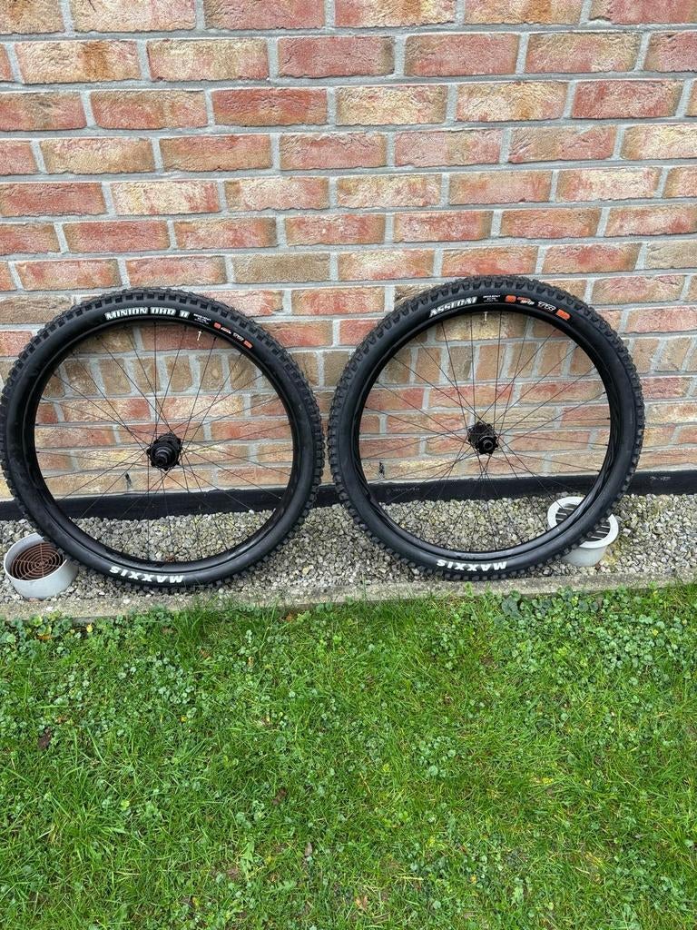 Wielen, Fietsen en Brommers, Ophalen