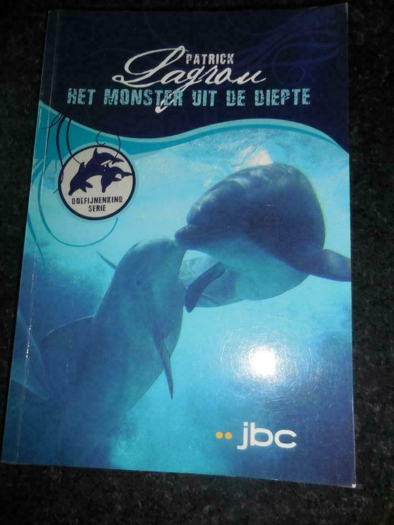 [725] boek : het monster uit de diepte van Patrick Lagrou, Enlèvement ou Envoi, Comme neuf