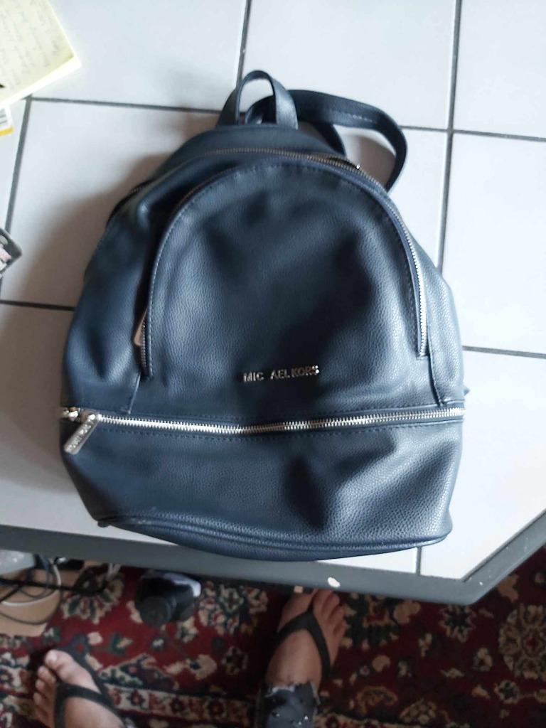 Bonne qualité Sac à dos bleu foncé marque Mic Ael Kors, Enlèvement