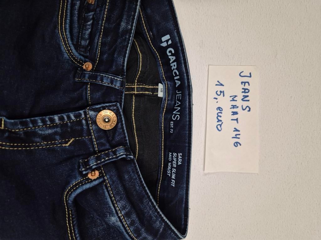 Jeans voor meisjes. Maat 146. Prijs:15€., Enlèvement