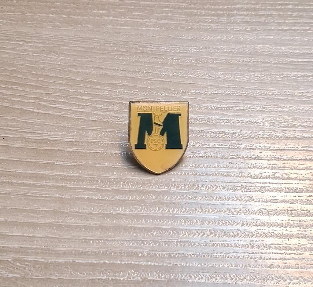 PIN - PSC MONTPELLIER - FOOTBALL - VOETBAL, Verzenden, Gebruikt, Sport, Speldje of Pin