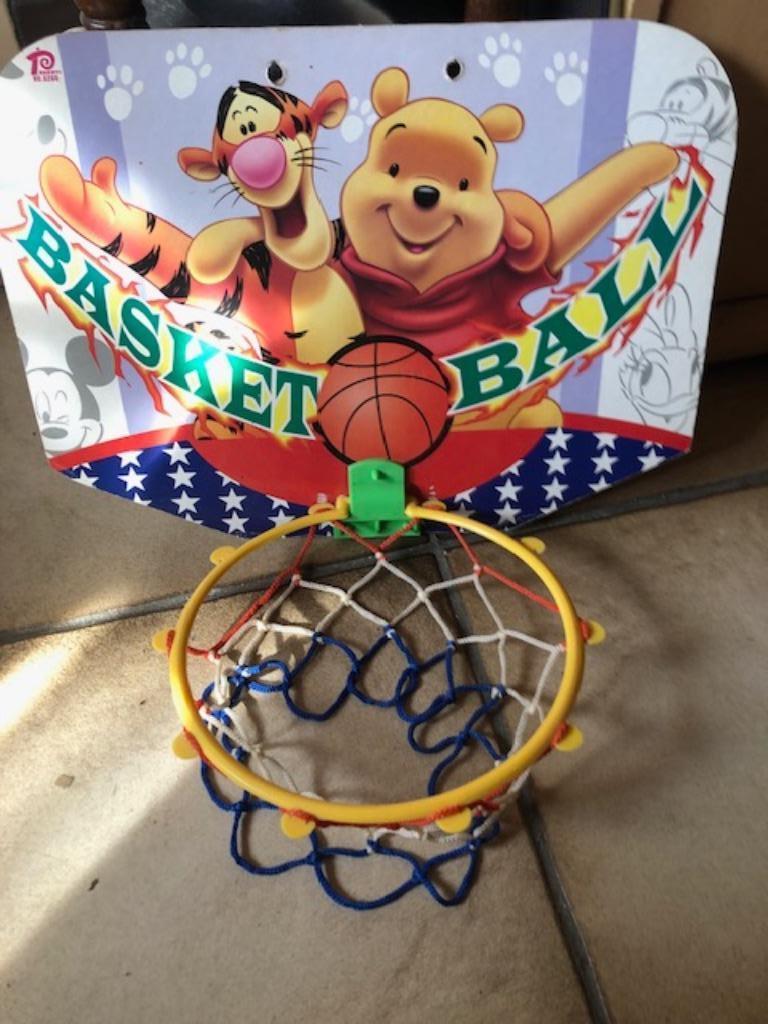 basketring "pooh" ,38x27 cm.,karton,in degelijke staat, Enlèvement ou Envoi, Utilisé, Anneau, Panneau ou Poteau