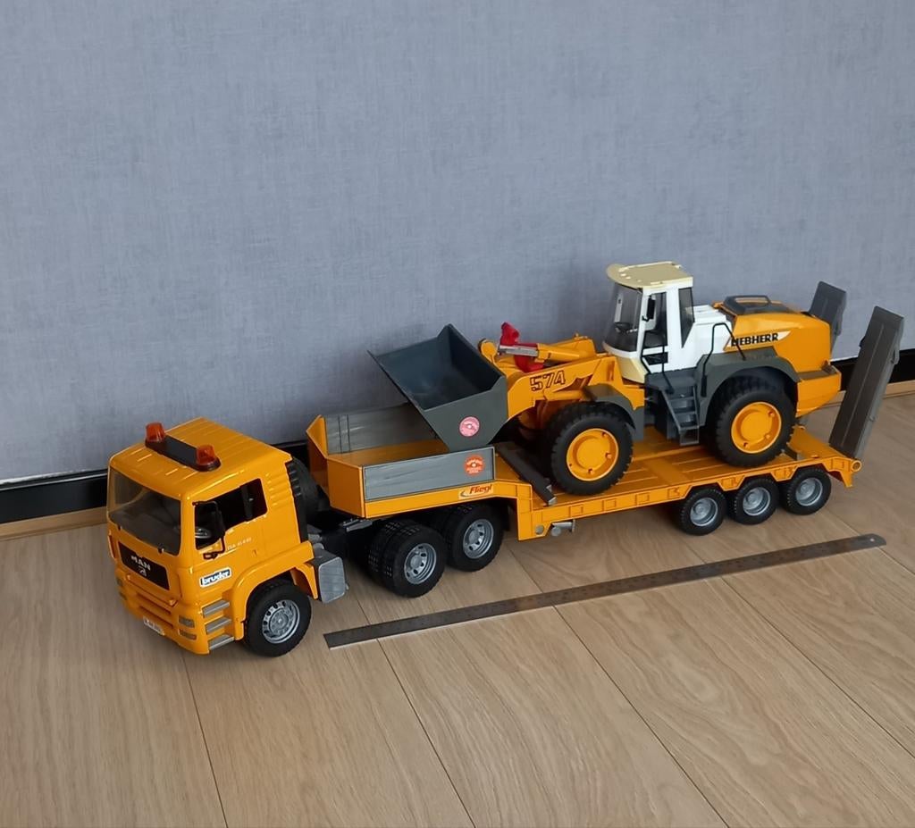 Oplegger met buldozer, Ophalen of Verzenden, Zo goed als nieuw