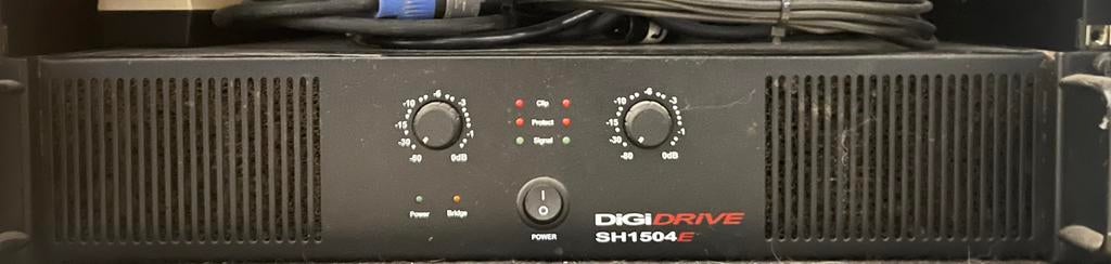 Versterker: Digidrive SH1504E, Ophalen, Gebruikt, 500 tot 1000 watt, P.A.