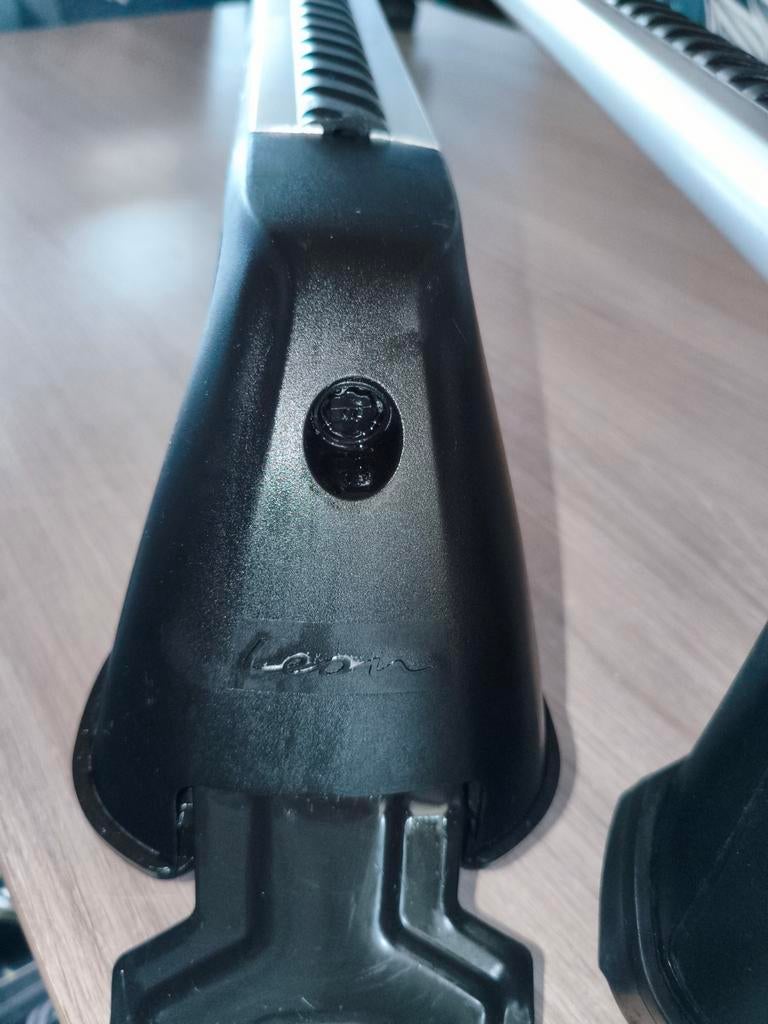 Barre de toit seat leon ou cupra leon, Autos : Divers, Porte-bagages, Enlèvement