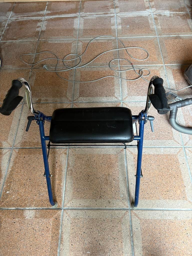 Rolator, Divers, Chaises roulantes, Enlèvement, Pliant, Utilisé, Fauteuil roulant à pousser