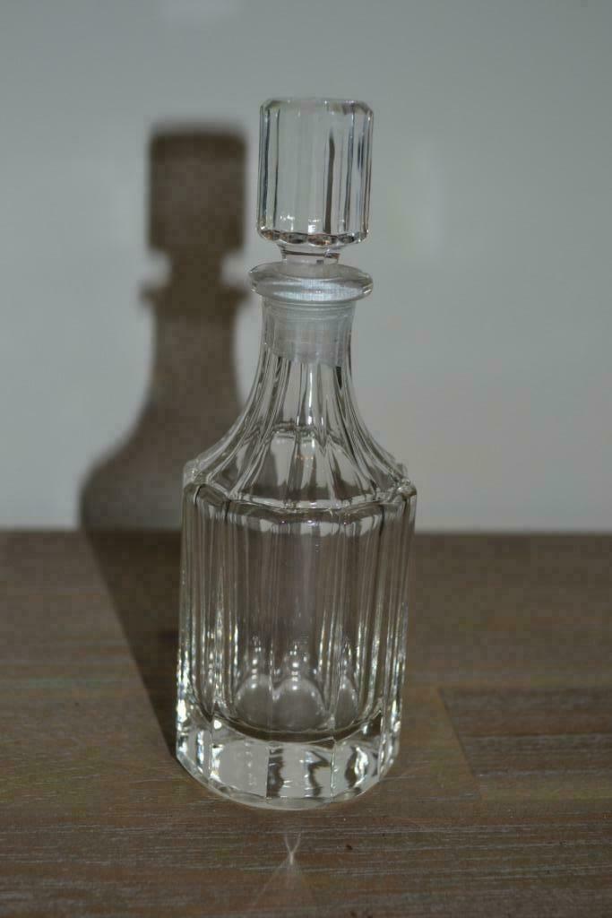 Azijnflesje van geslepen glas, minstens 50 jaar oud, Antiek en Kunst, Curiosa en Brocante, Ophalen of Verzenden