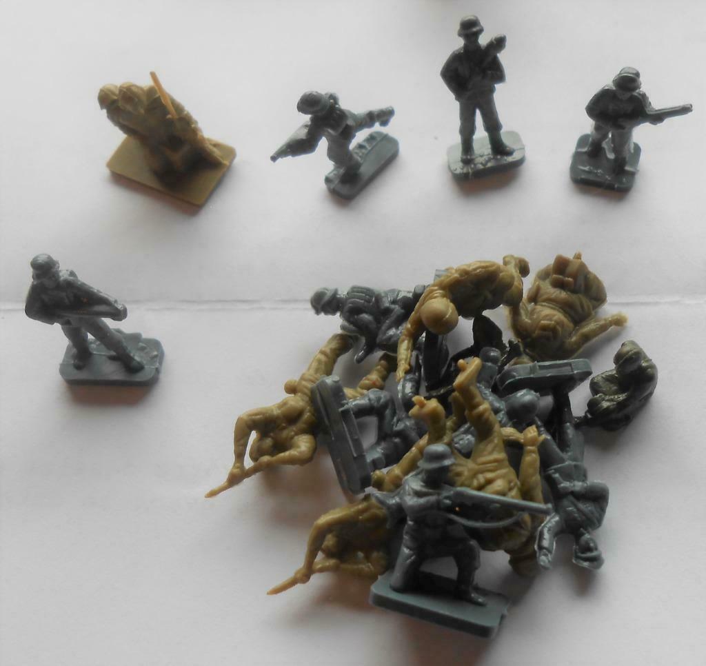84 petits soldats en plastics, Enlèvement ou Envoi, Utilisé