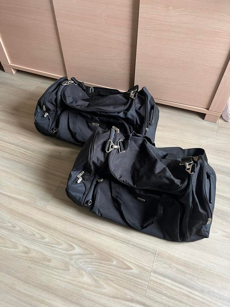 2 reistassen Umbro, Ophalen, Gebruikt, Zwart, Wieltjes