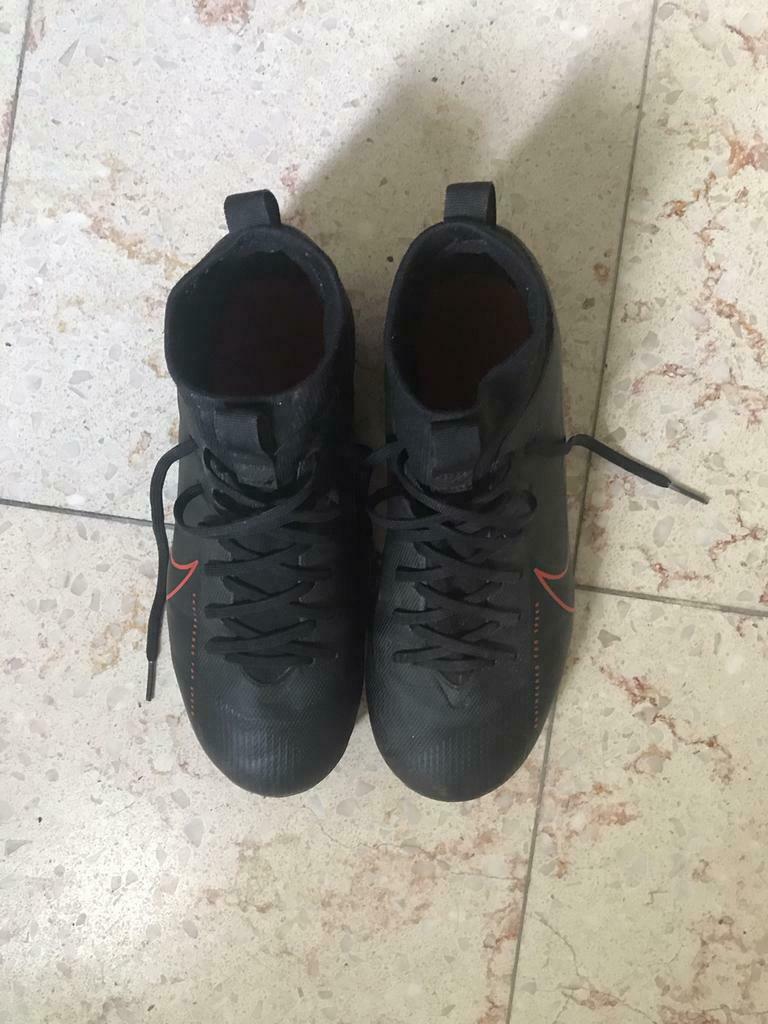 Zwarte voetbalschoenen Nike, Sport en Fitness, Ophalen of Verzenden, Gebruikt, Schoenen