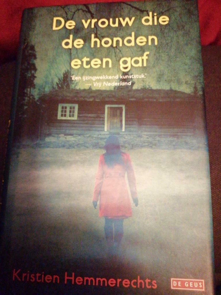 De vrouw die de honden eten gaf, Ophalen of Verzenden, Zo goed als nieuw