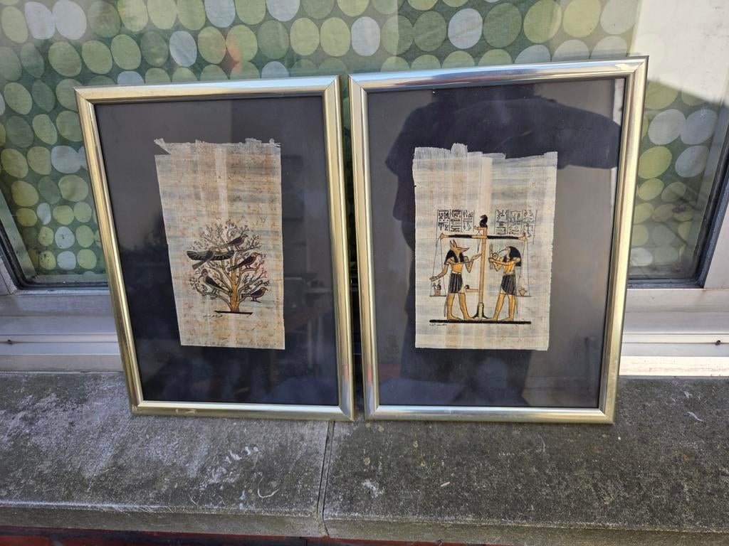 2 papyrus encadrés derrière une vitre., Enlèvement ou Envoi, Comme neuf