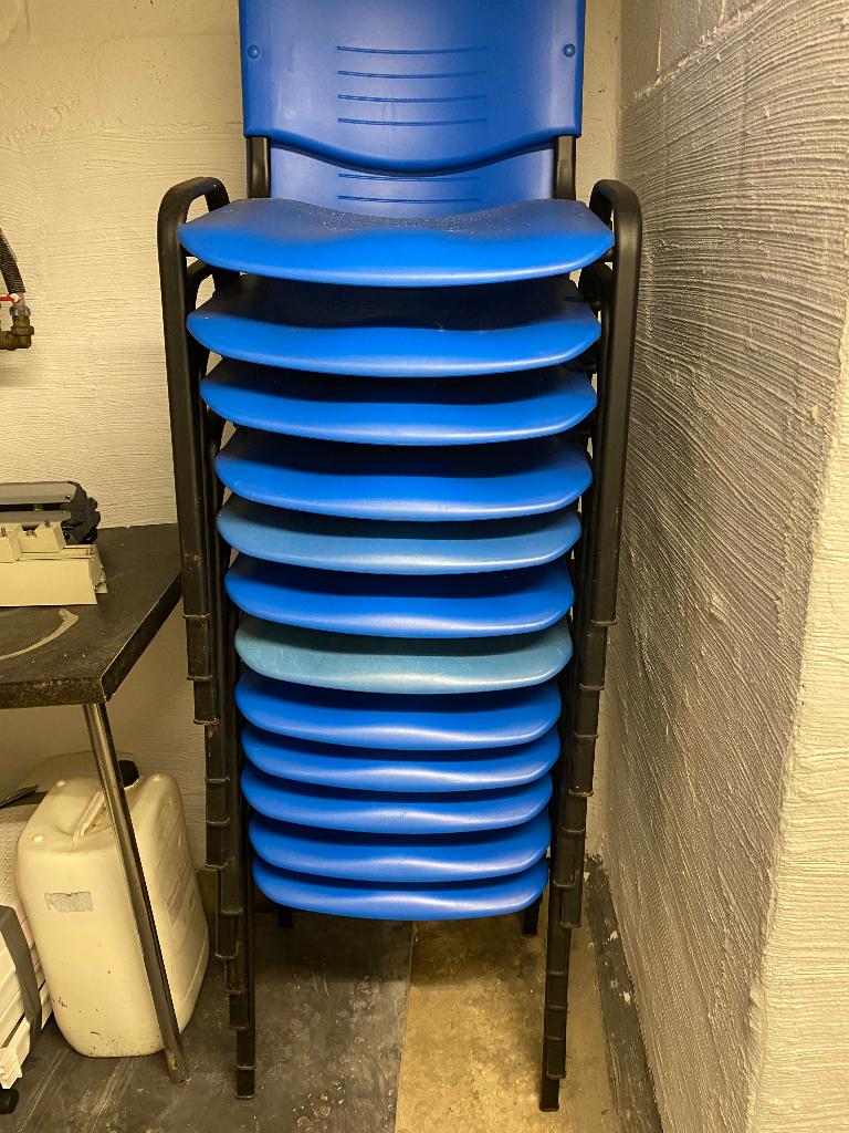 Kantine 12 stapel stoelen met tafel, Ophalen, Kunststof, Blauw, Zo goed als nieuw